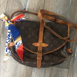 Louise Vuitton Saumur 30